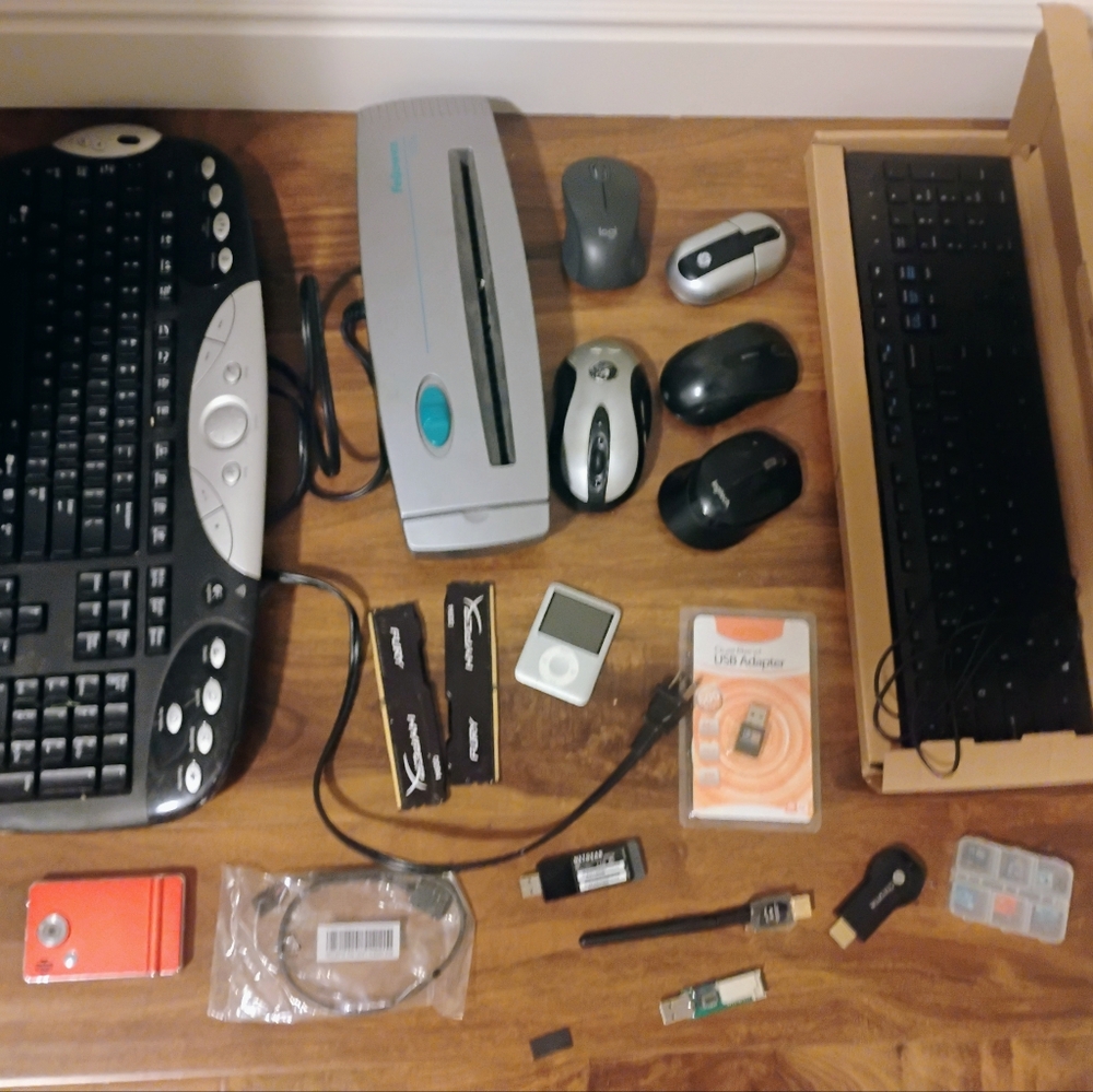 Random computer stuff - Picture 2 of 13